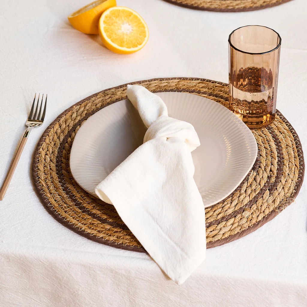 Hvordan plejer og vasker man stofservietter?