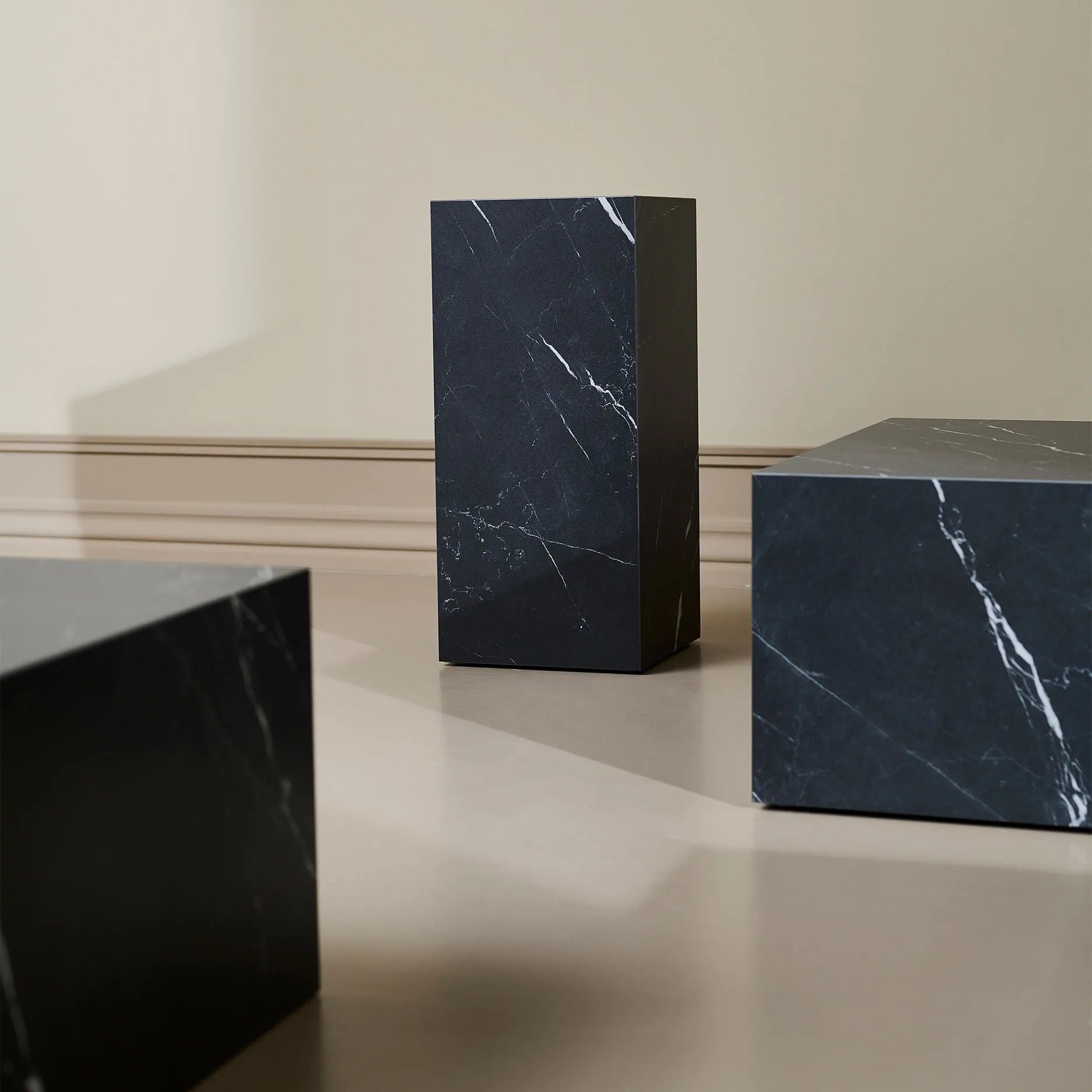 Montes podium H65 cm