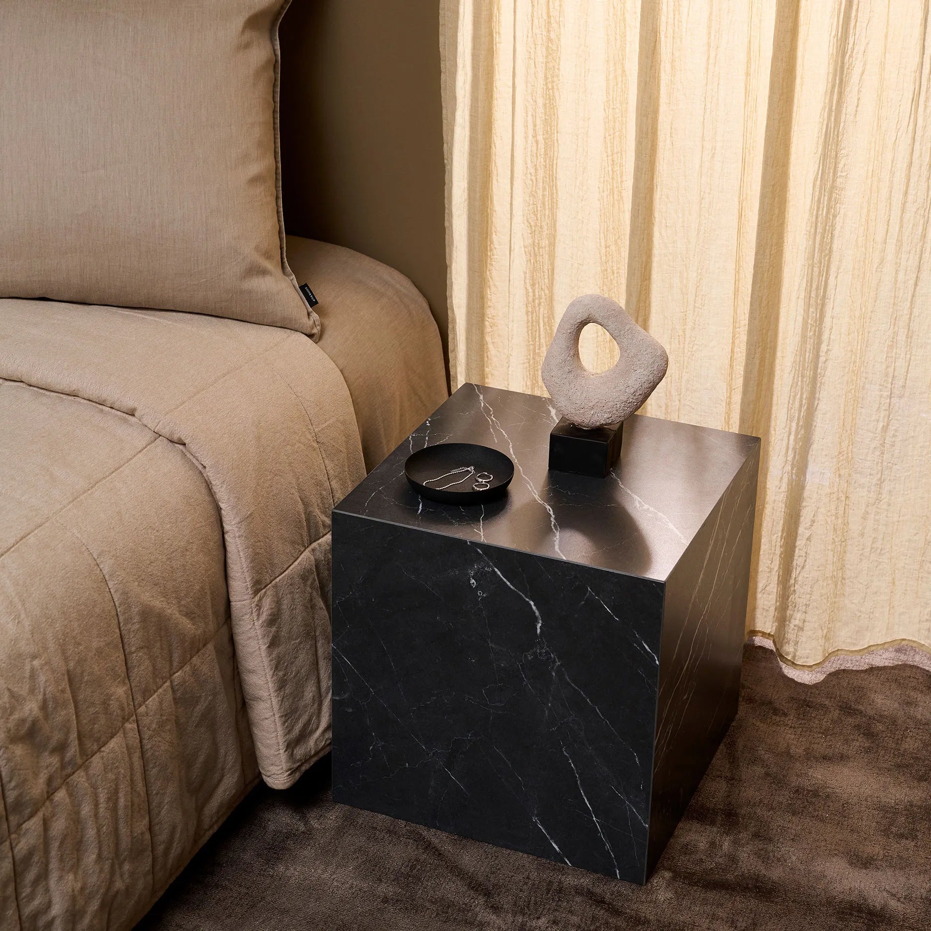 Montes sidebord 40x40 cm