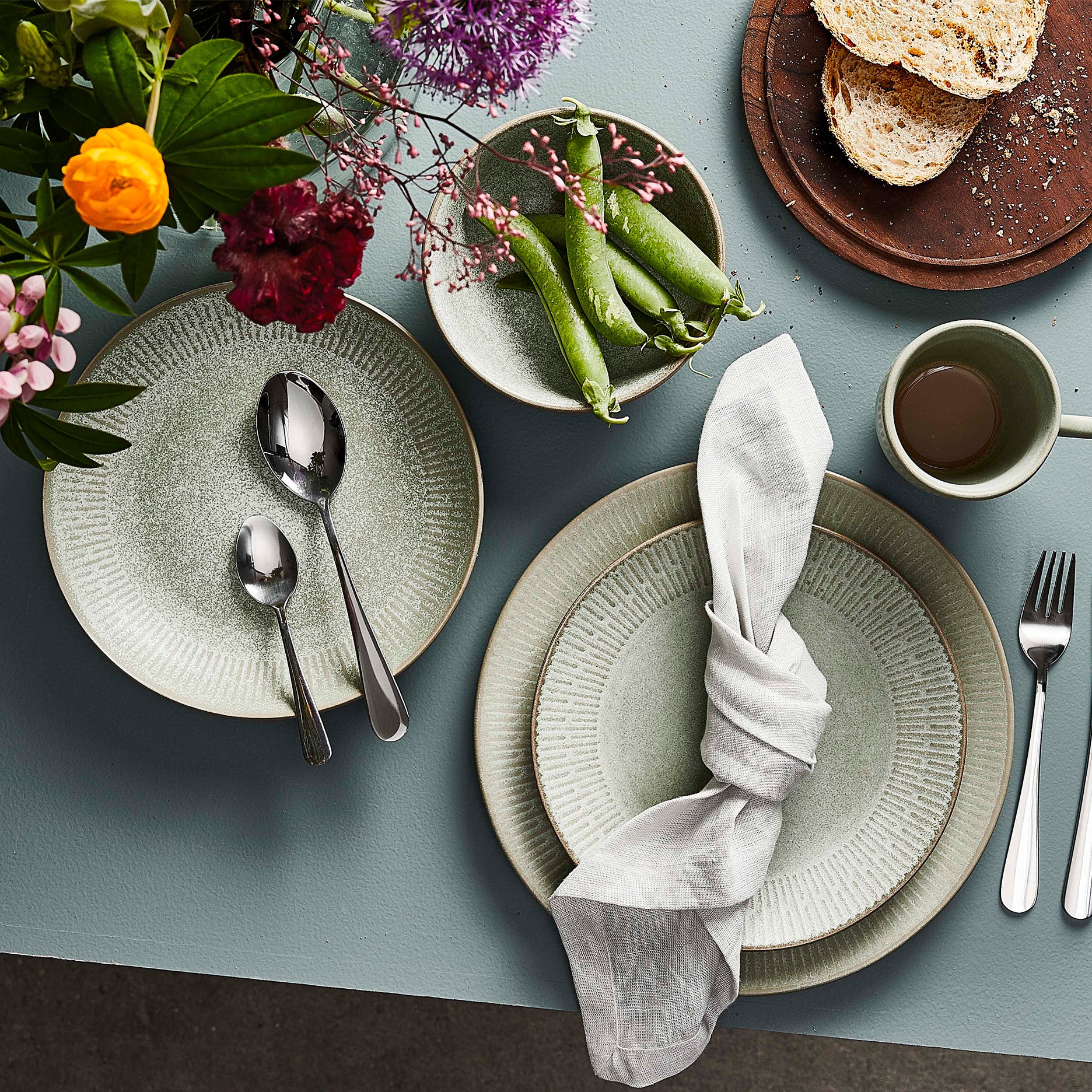 Relief suppetallerken Ø22 cm stentøj grøn