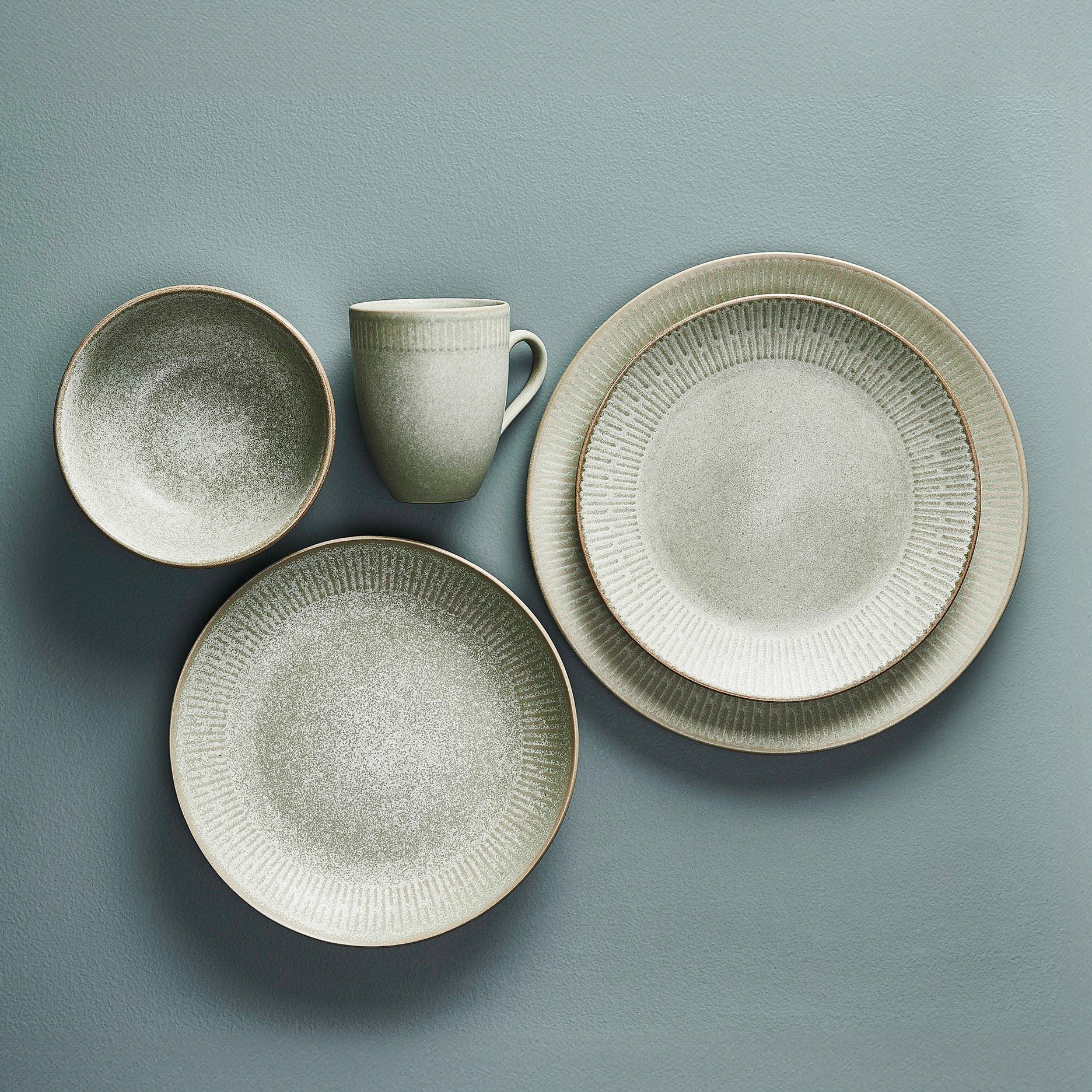 Relief suppetallerken Ø22 cm stentøj grøn