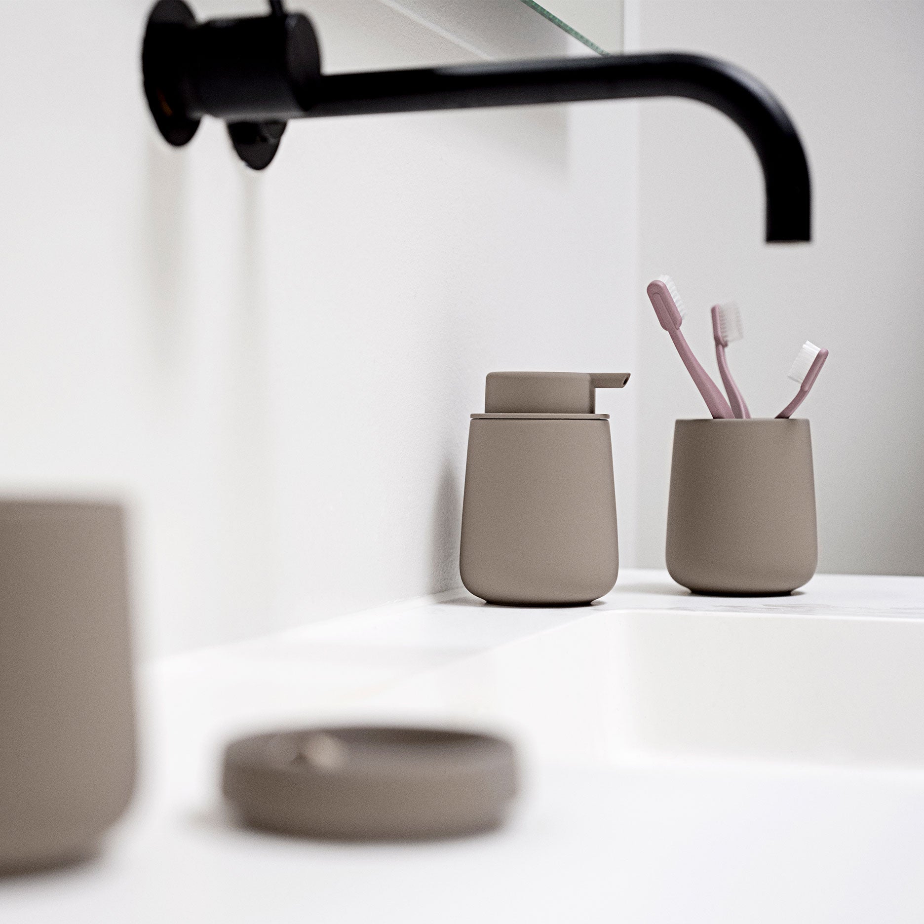 Nova One tandbørstekrus taupe