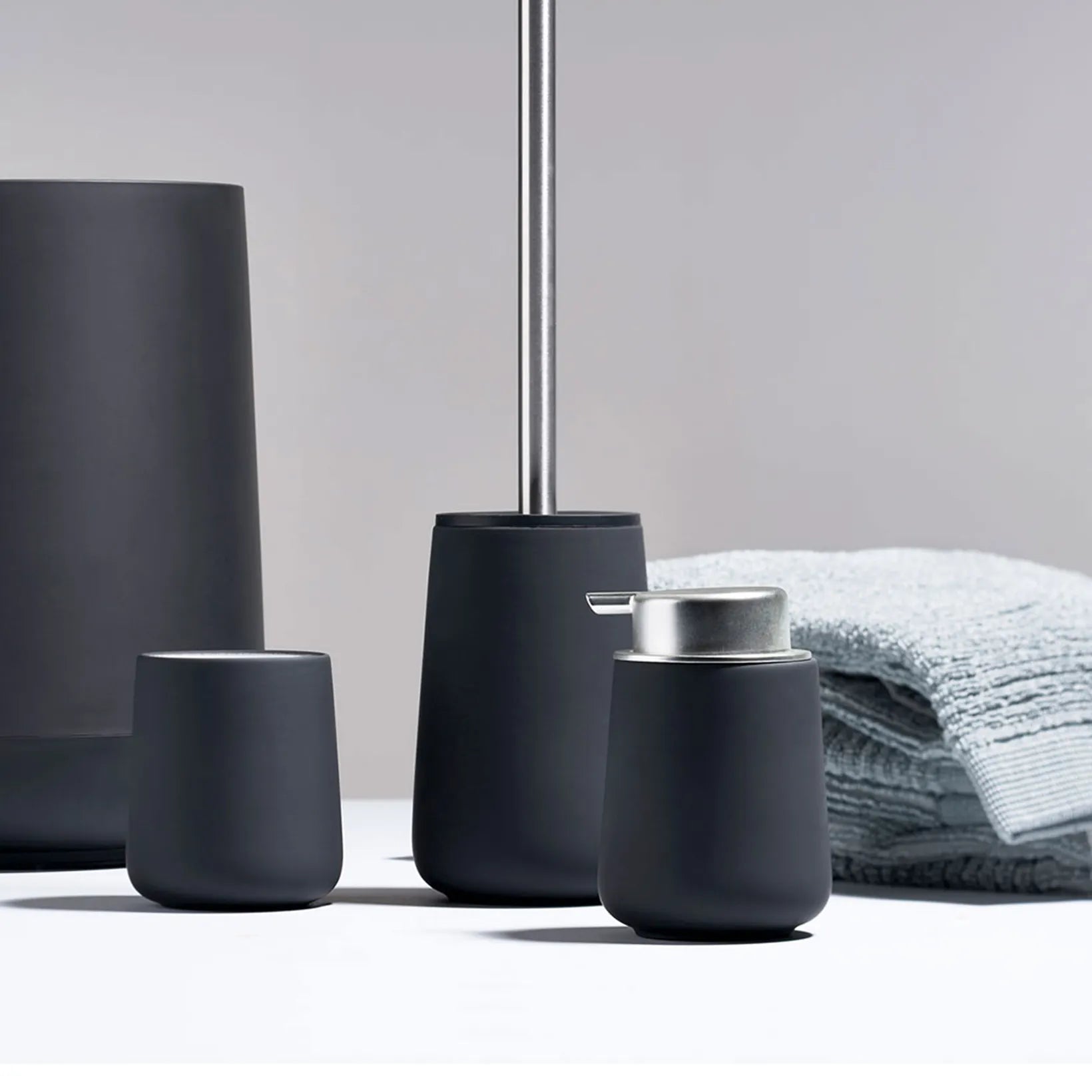 Nova tandbørstekrus black