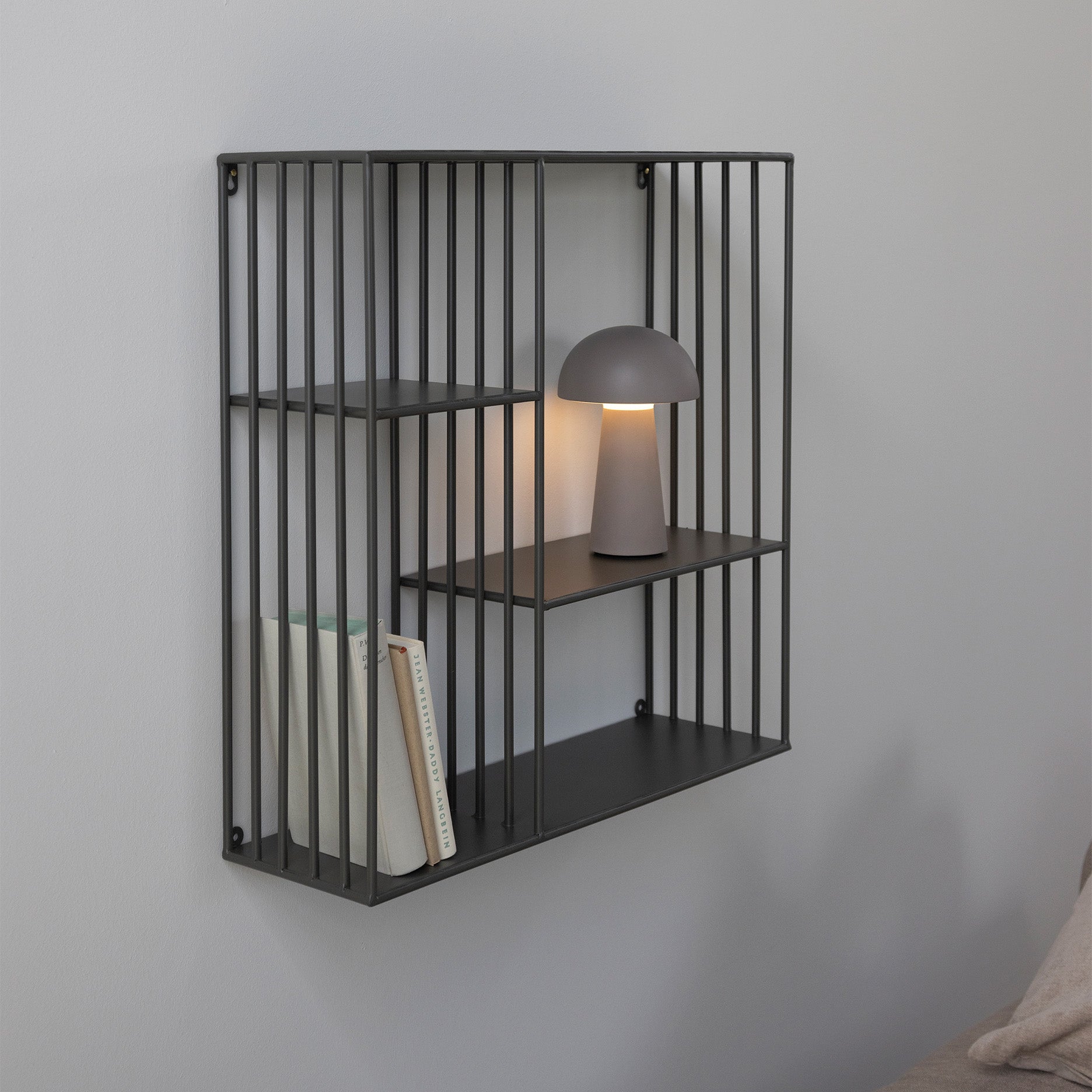 Nohr vægreol m. forskudte rum