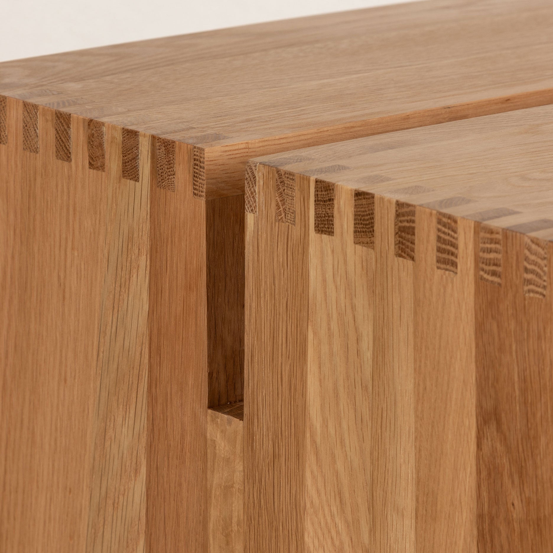 Rei sidebord/trappestige