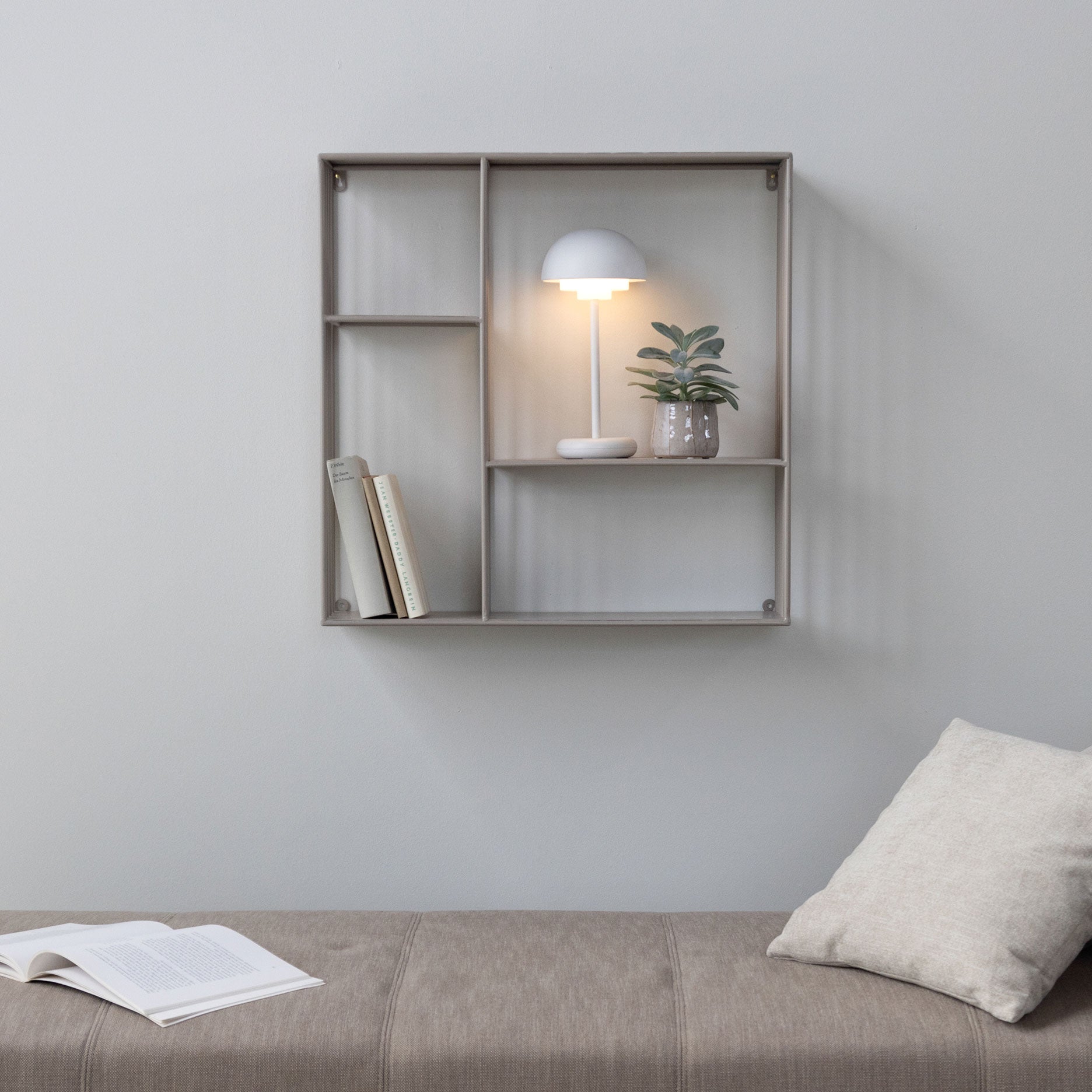 Nohr vægreol m. forskudte rum