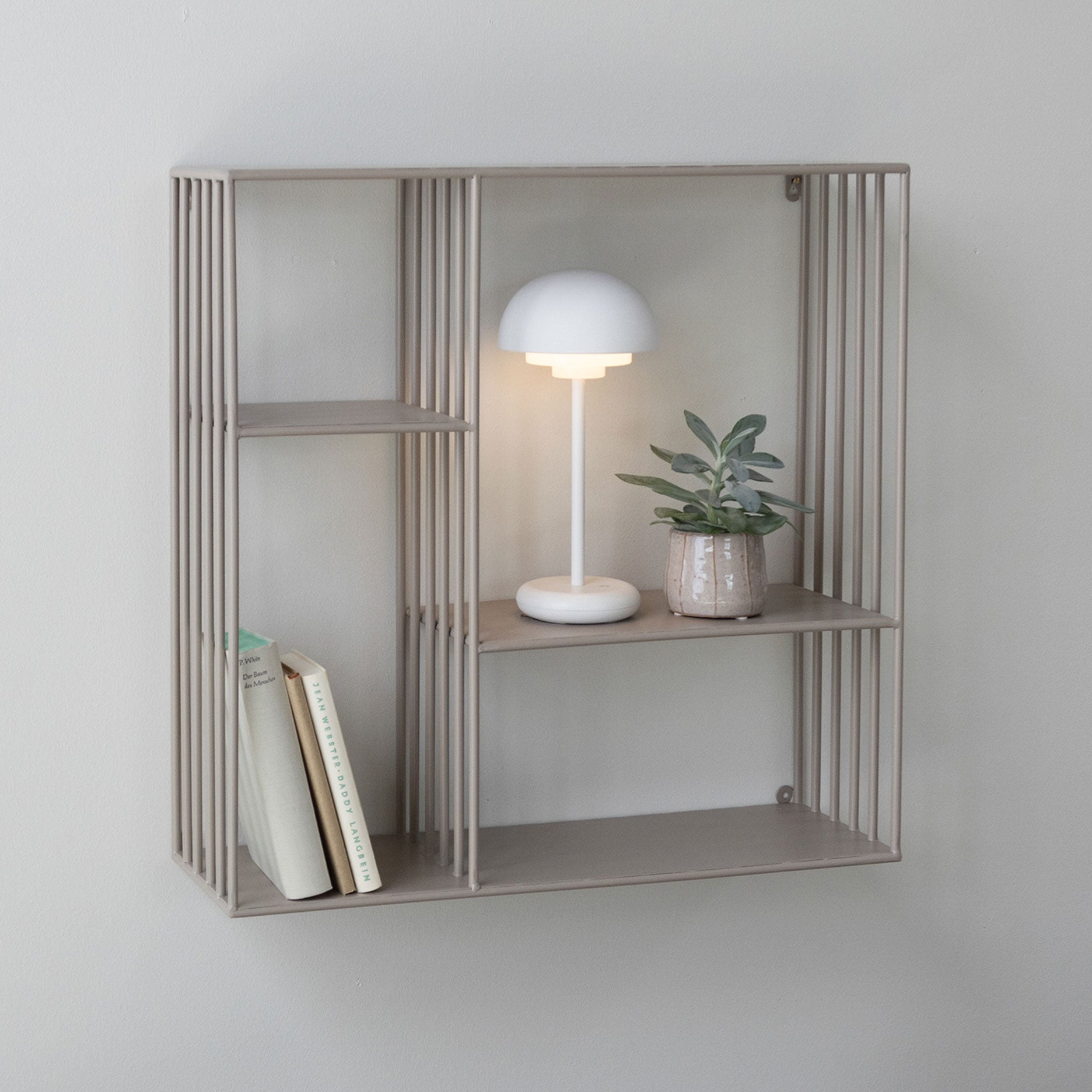 Nohr vægreol m. forskudte rum