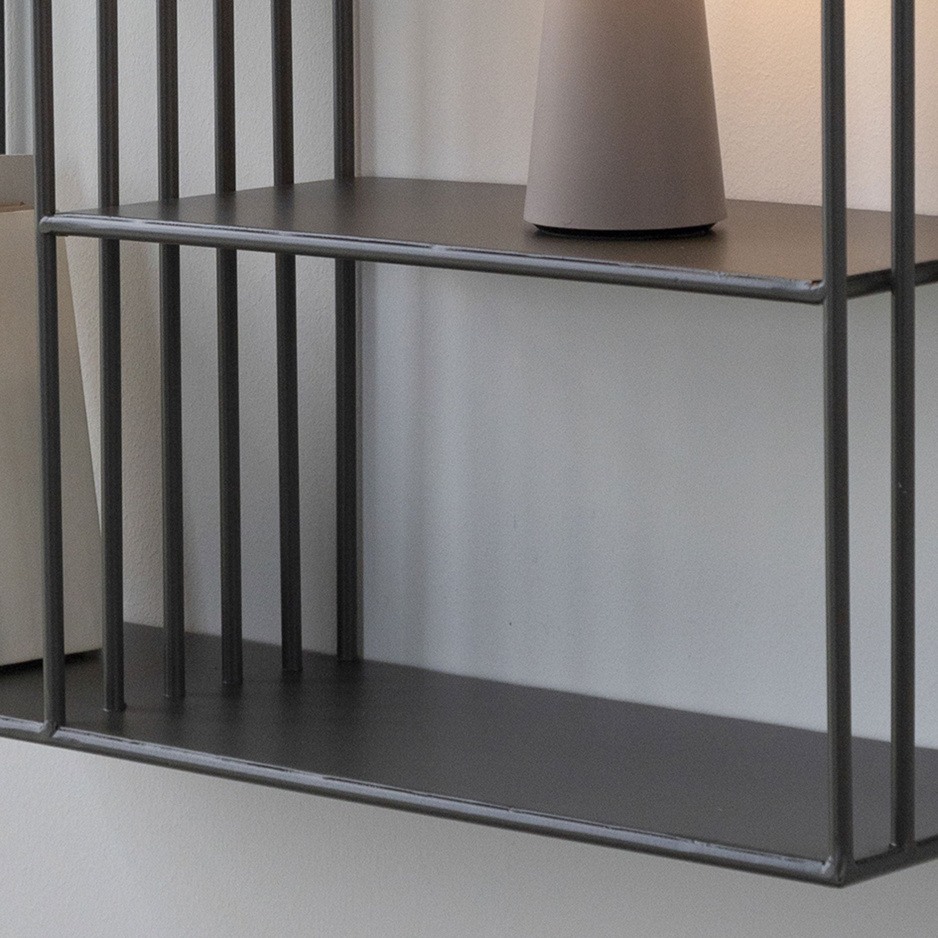 Nohr vægreol m. forskudte rum