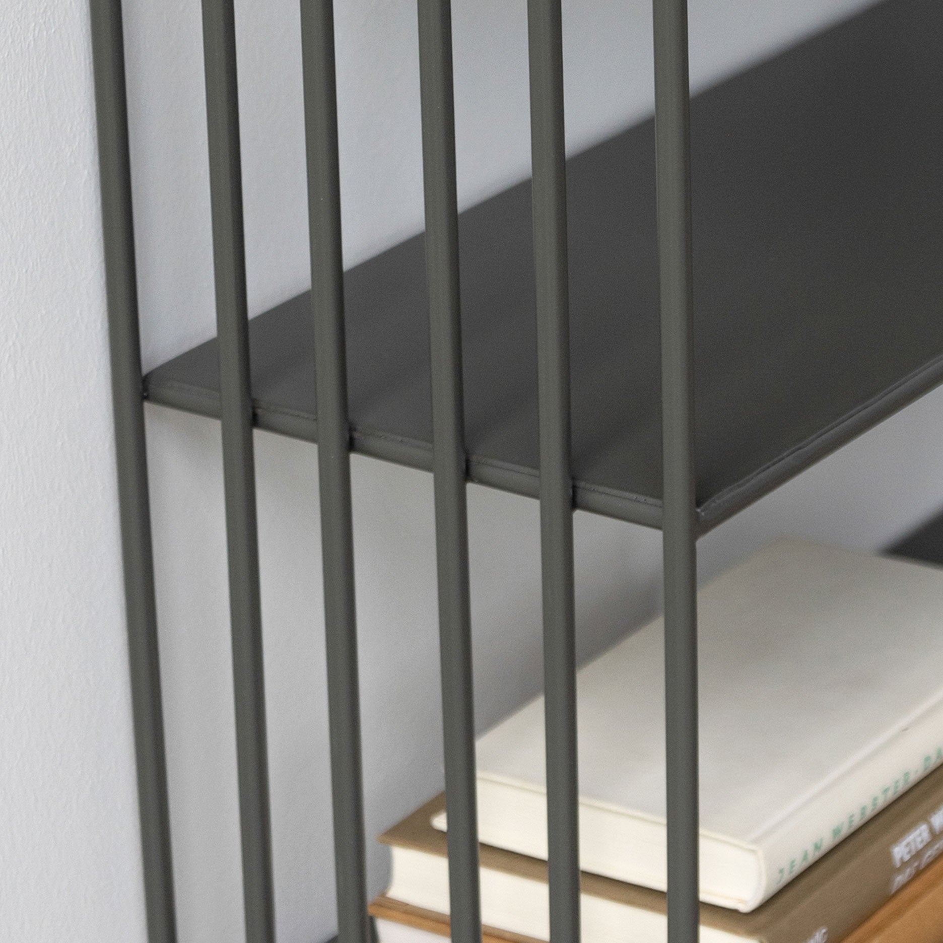 Nohr vægreol m. forskudte rum