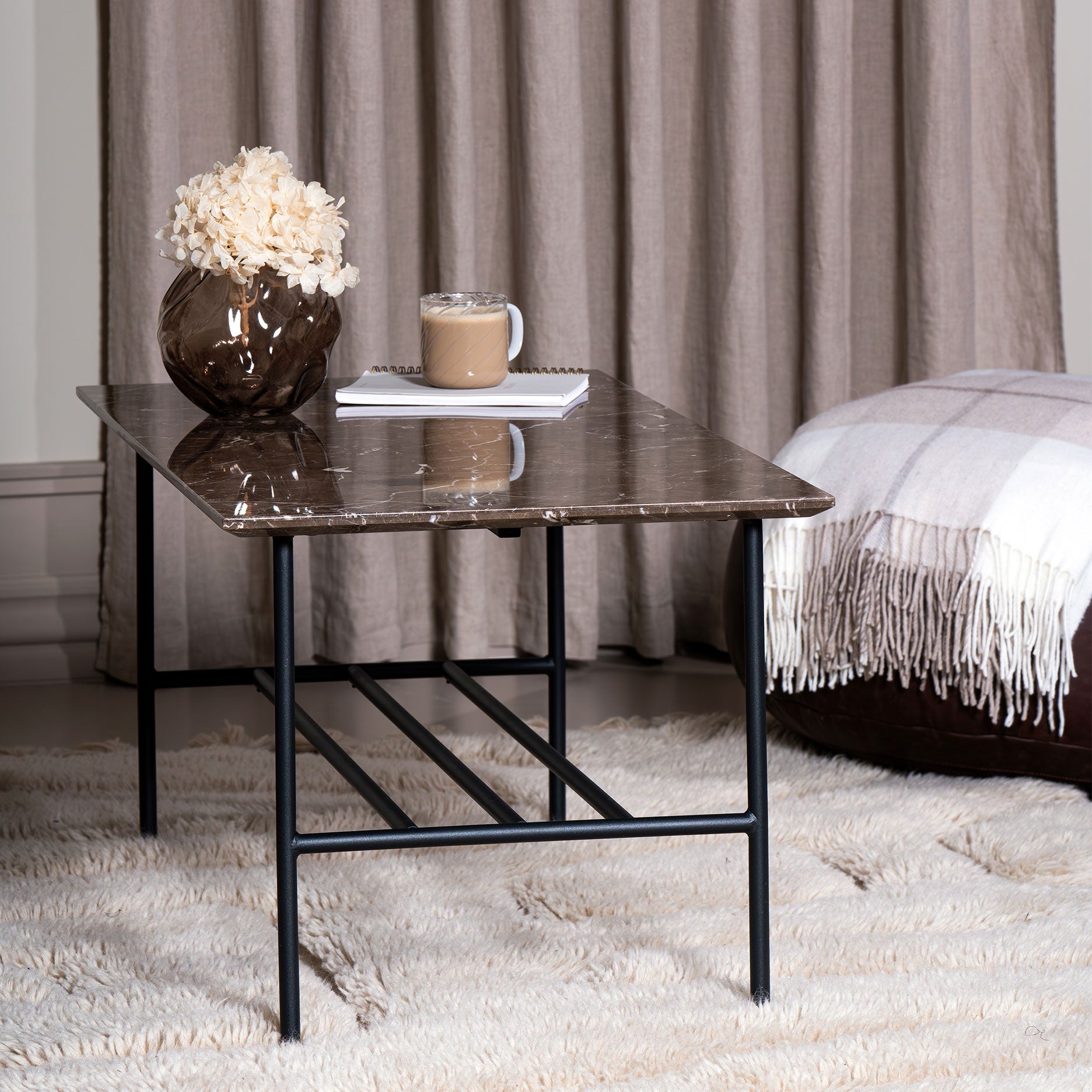 LINES II sofabord i marmor 100x50 cm