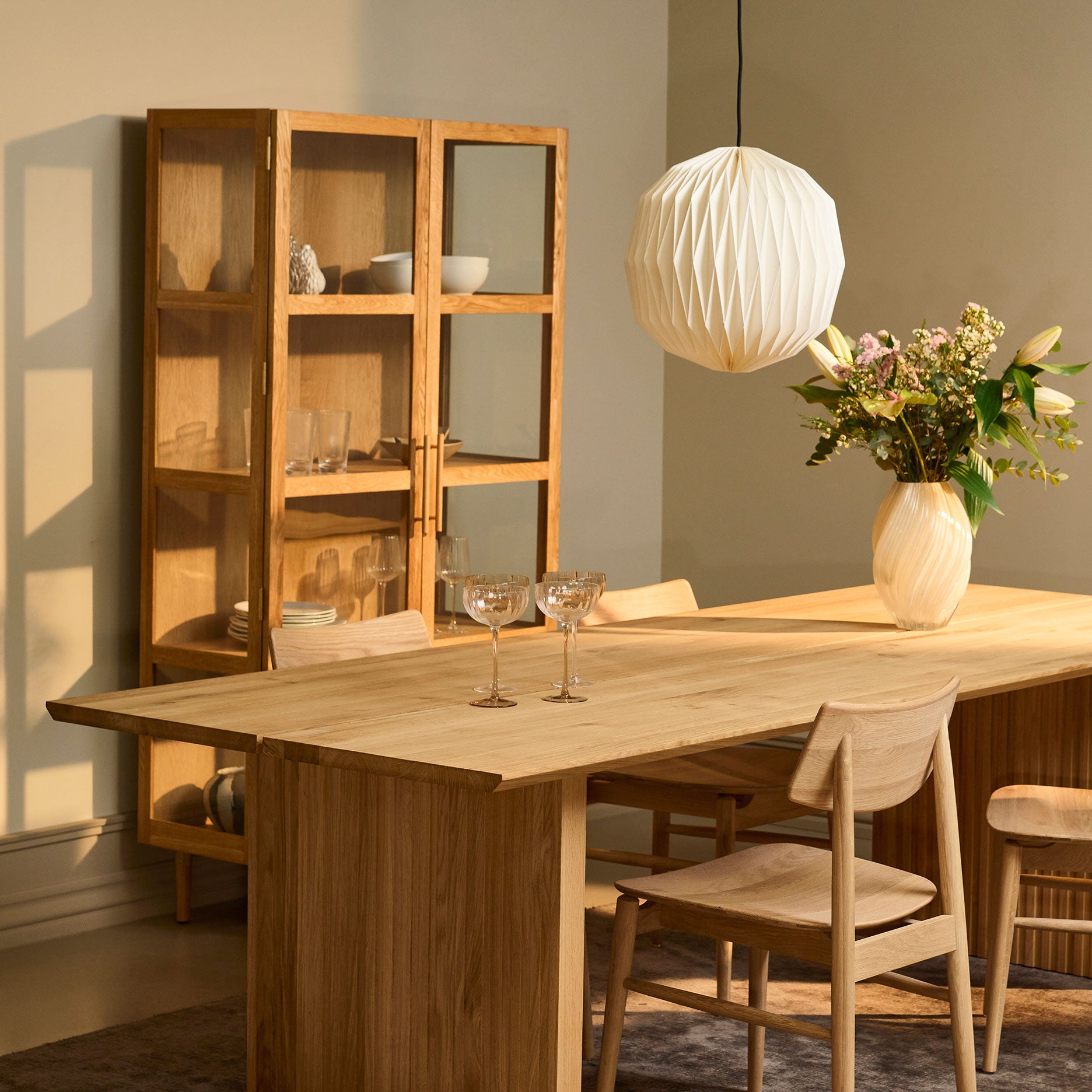 Akeru II vitrineskab W90