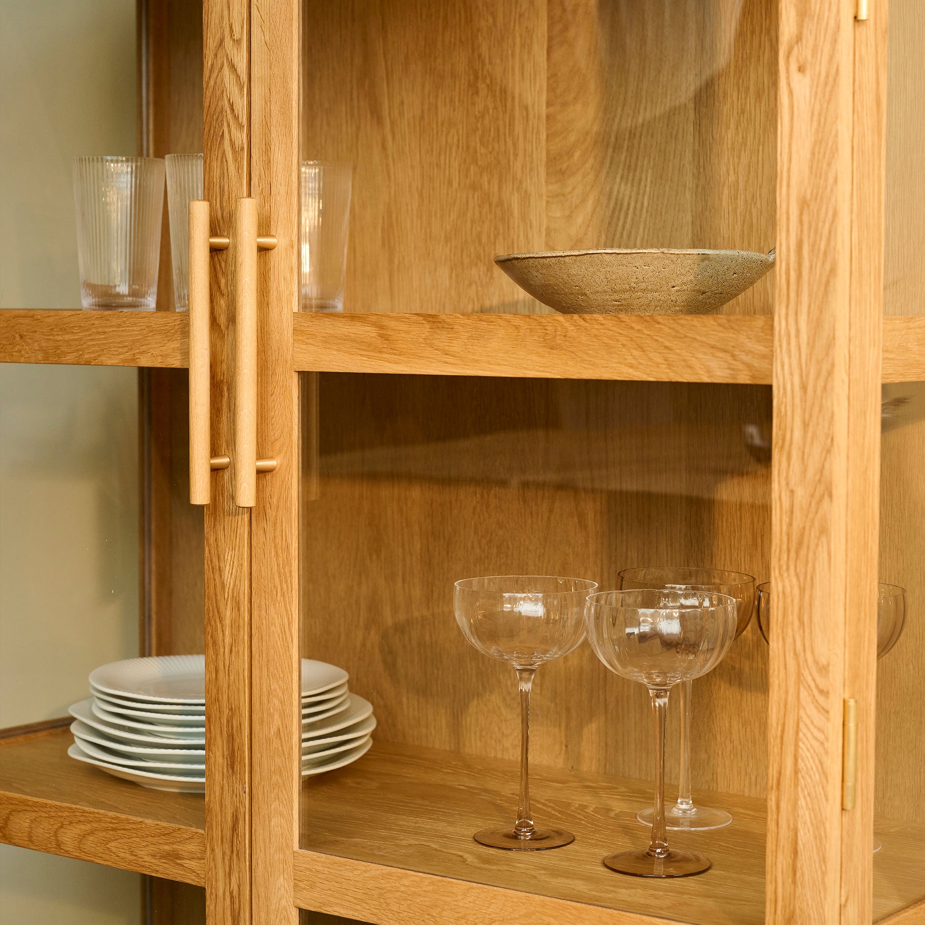 Akeru II vitrineskab W90