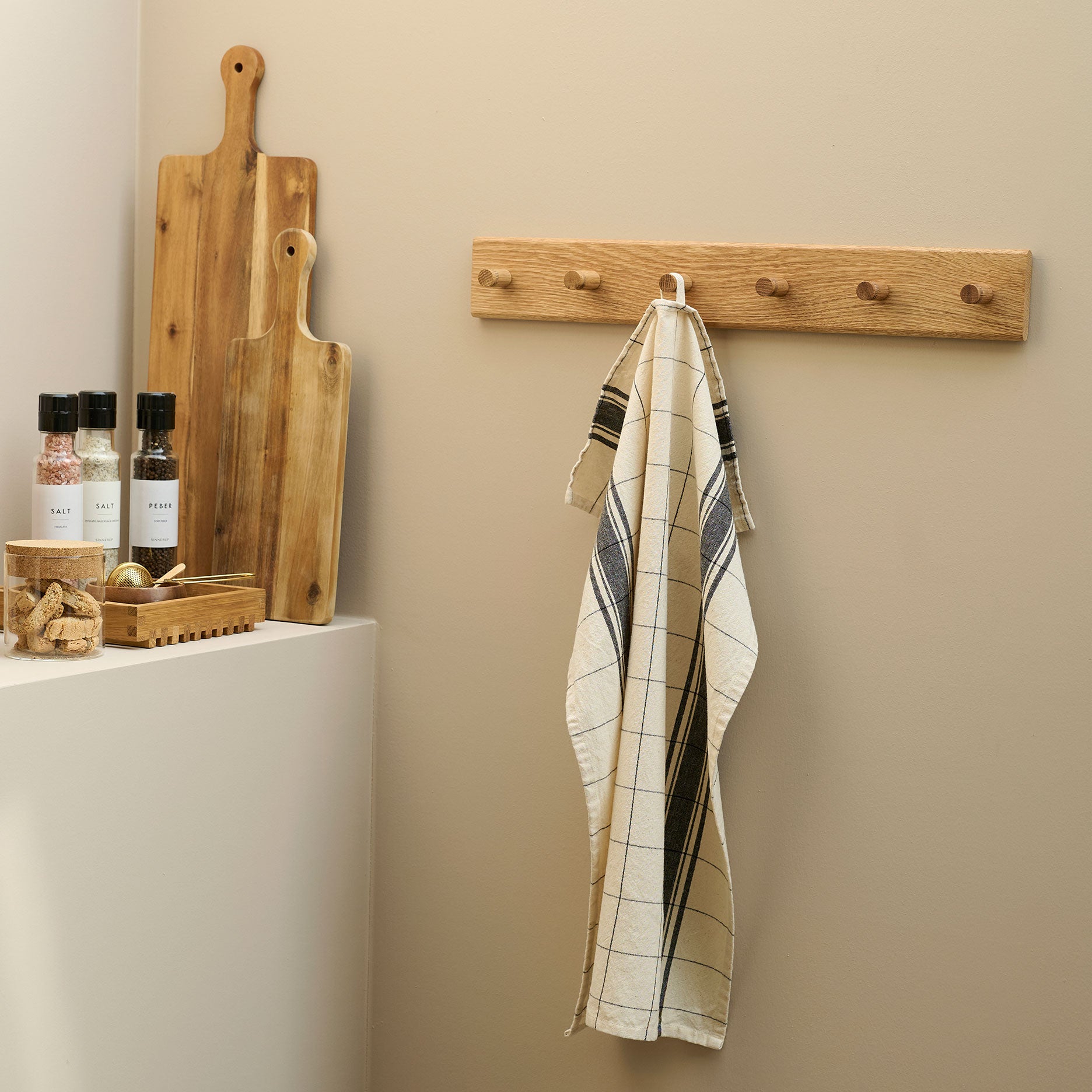 Wood II knagrække i FSC certificeret egetræ, L60 cm