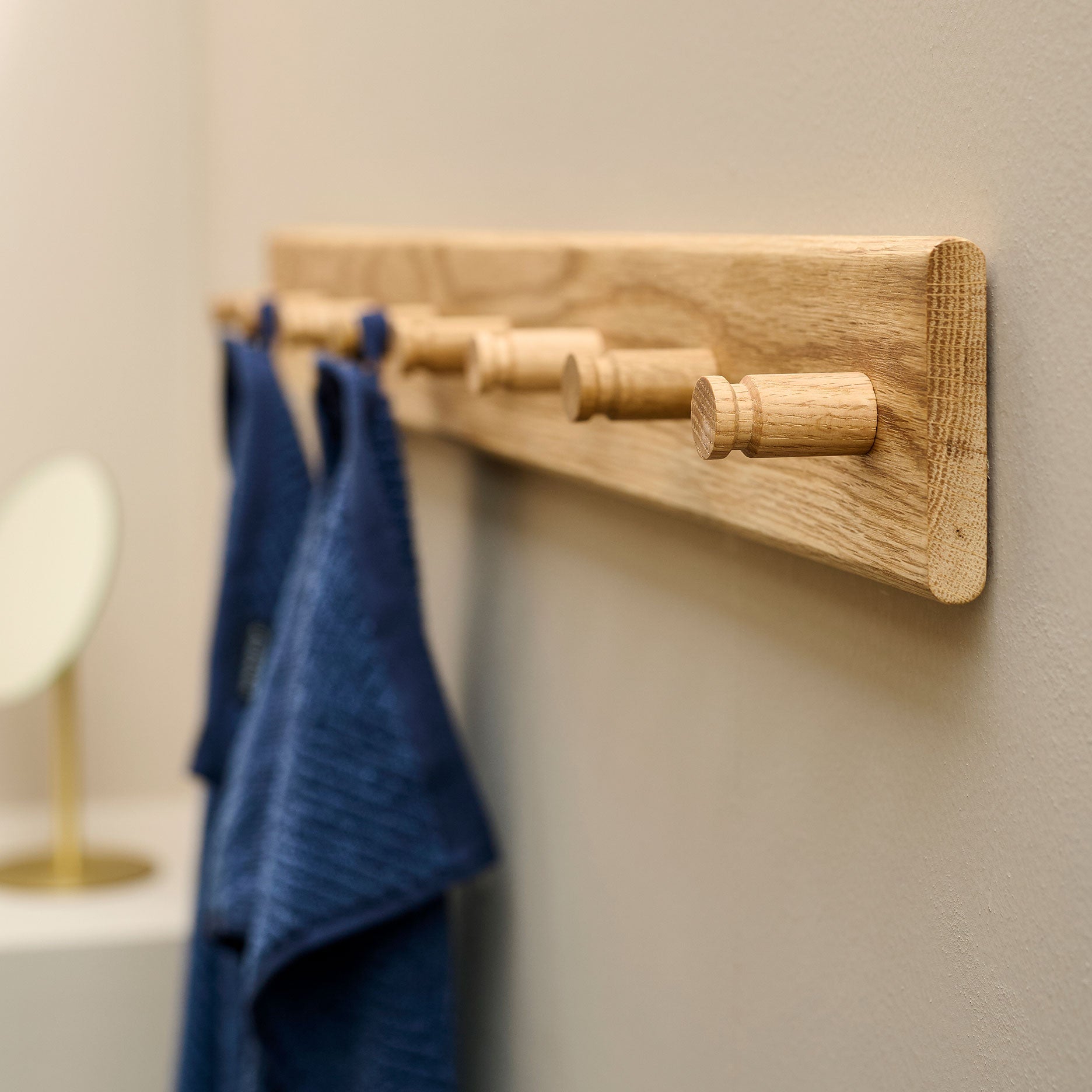 Wood II knagrække i FSC certificeret egetræ, L90 cm