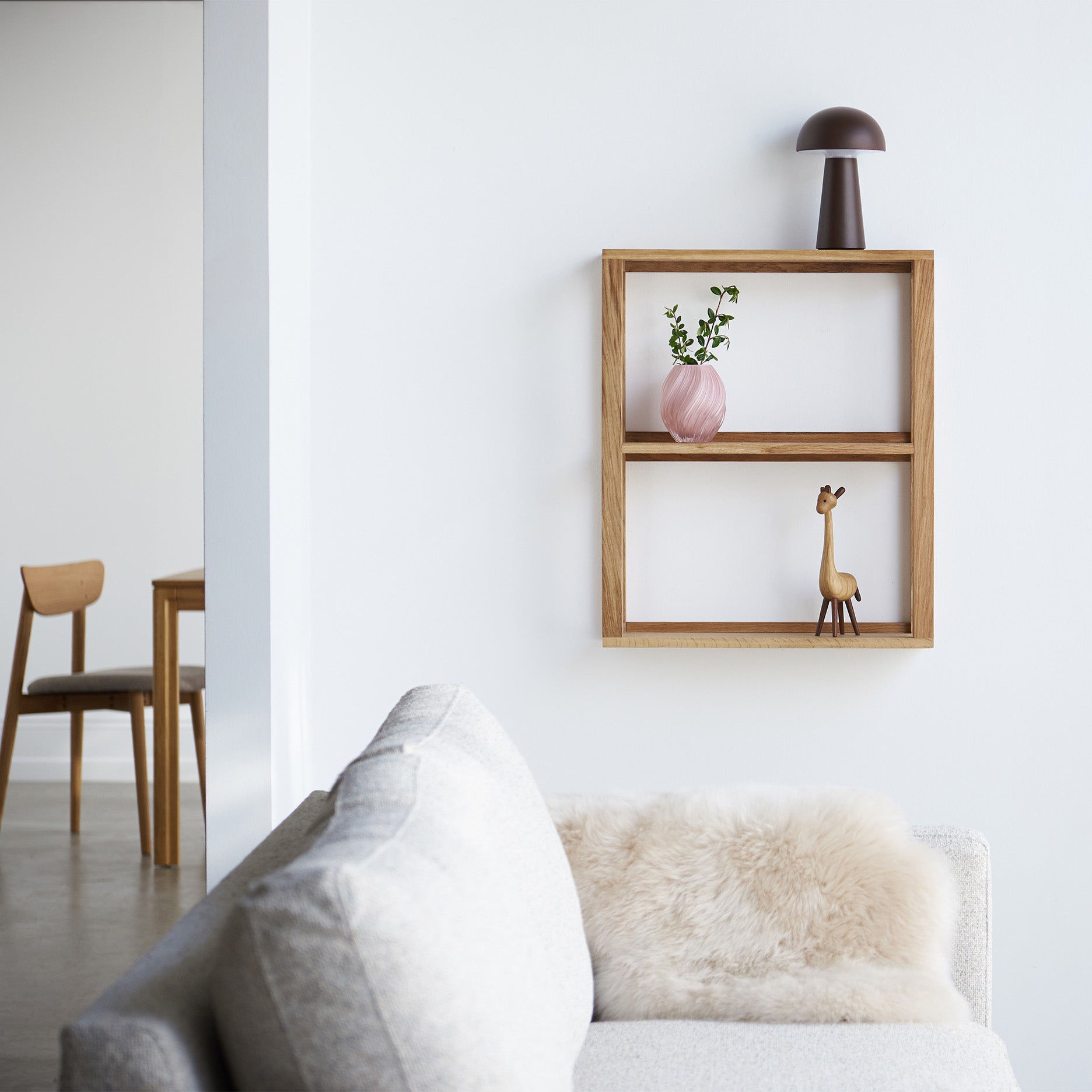 Akeru II væghylde 2H, FSC-certificeret egetræ