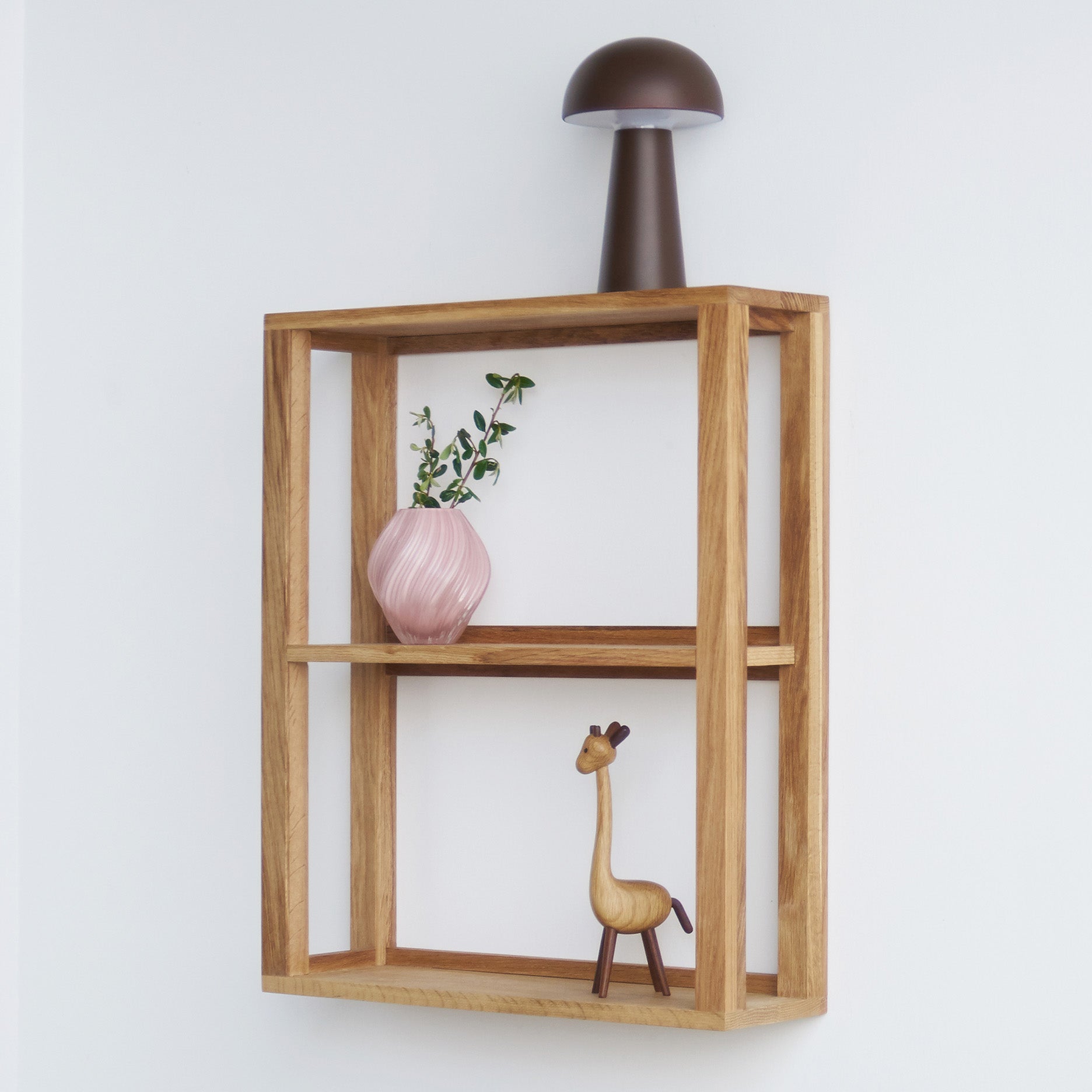 Akeru II væghylde 2H, FSC-certificeret egetræ