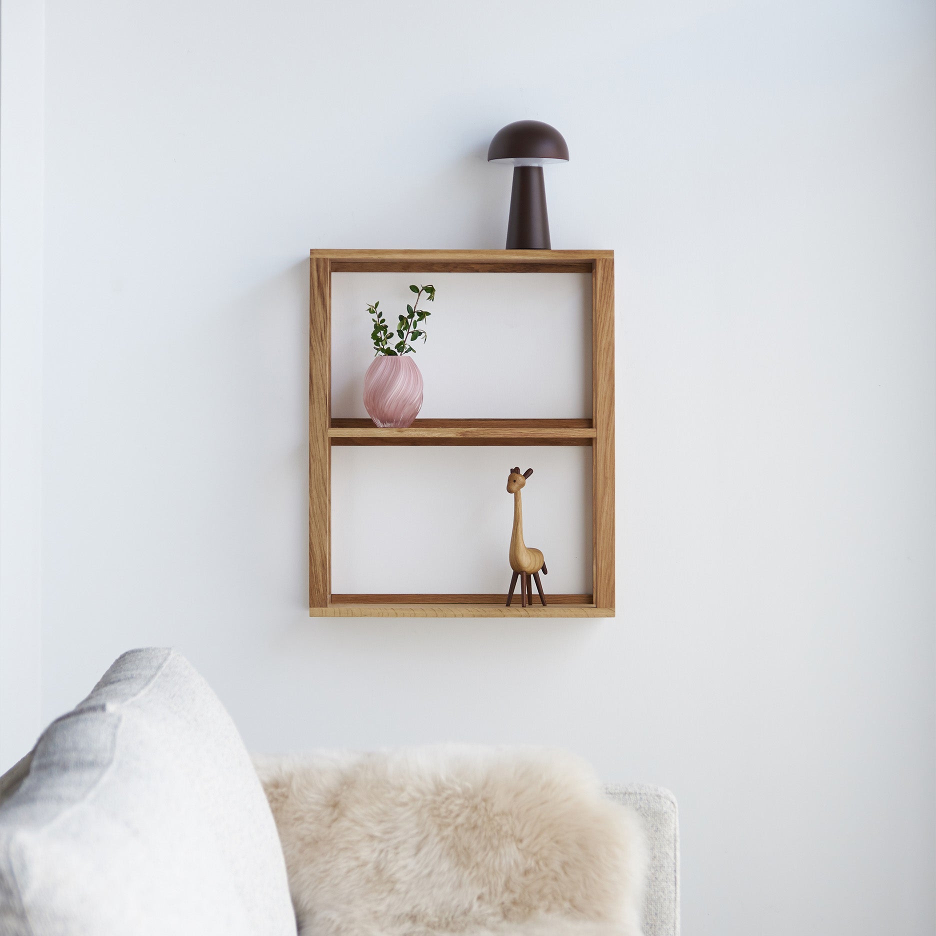 Akeru II væghylde 2H, FSC-certificeret egetræ