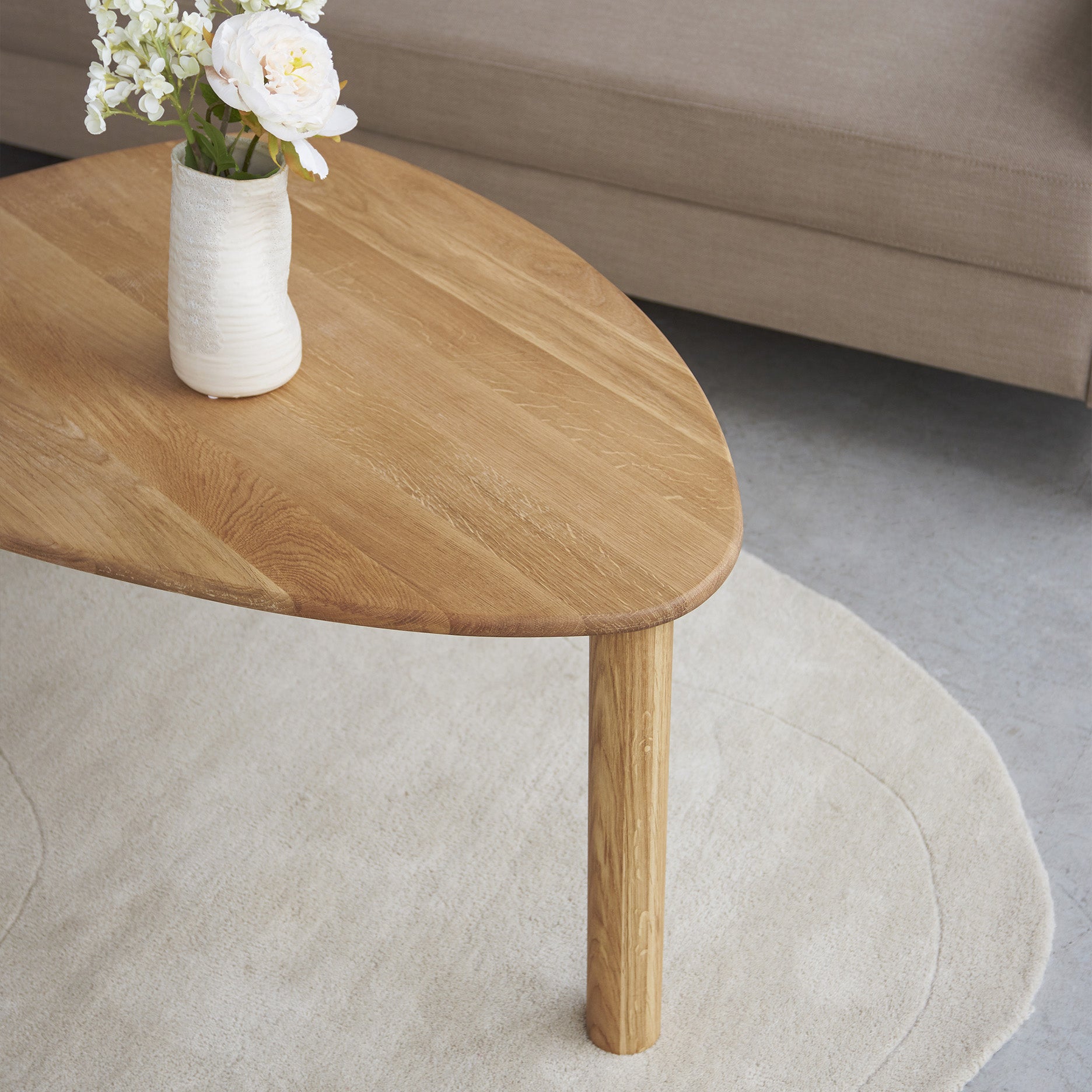 Pebble sofabord Ø90 cm, FSC-certificeret egetræ