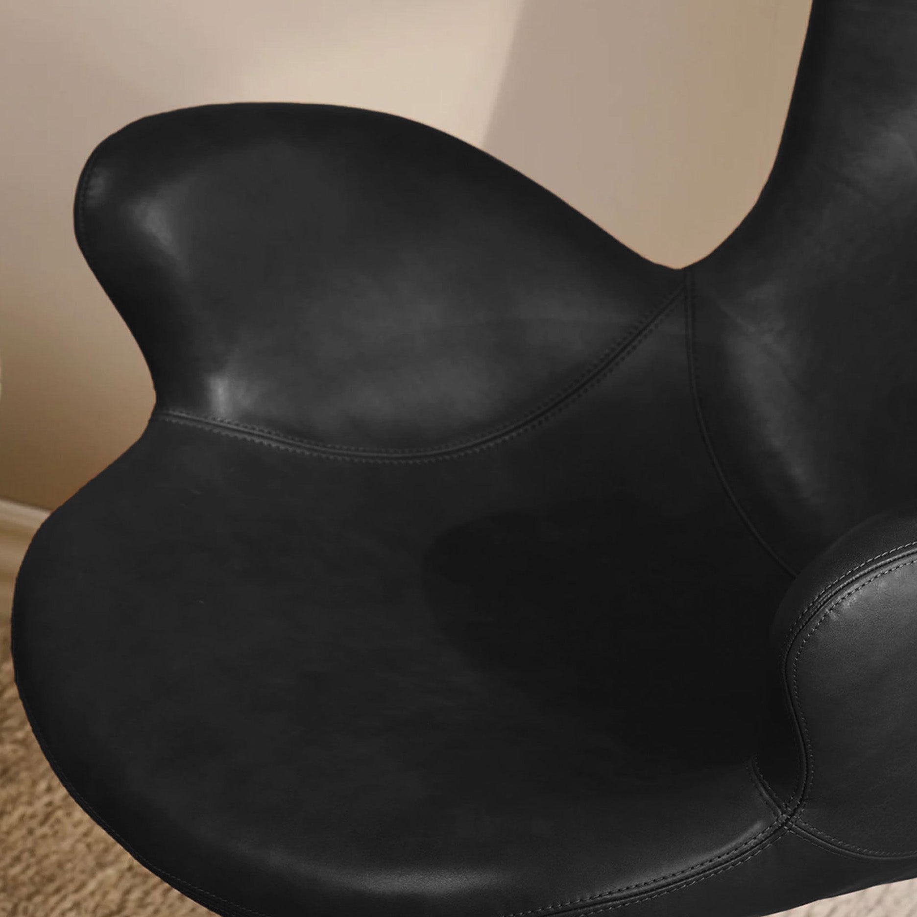 Victor loungestol læder m. sort drejesokkel