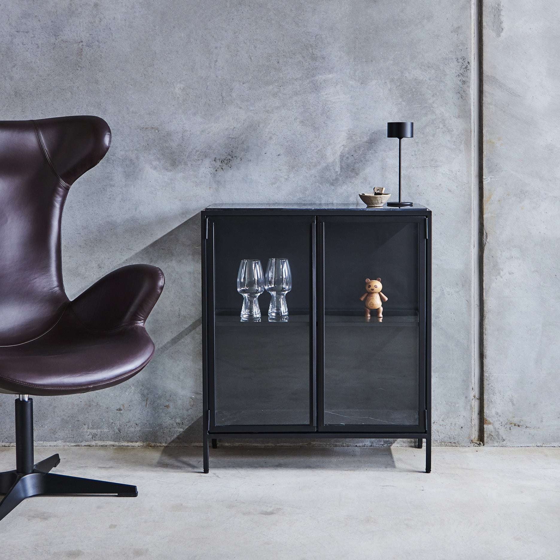 Mason II vitrineskab - sort metal