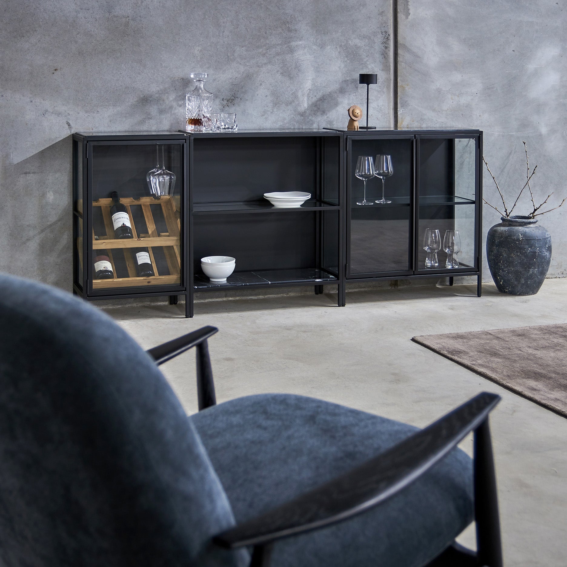 Mason II vitrineskab - sort metal