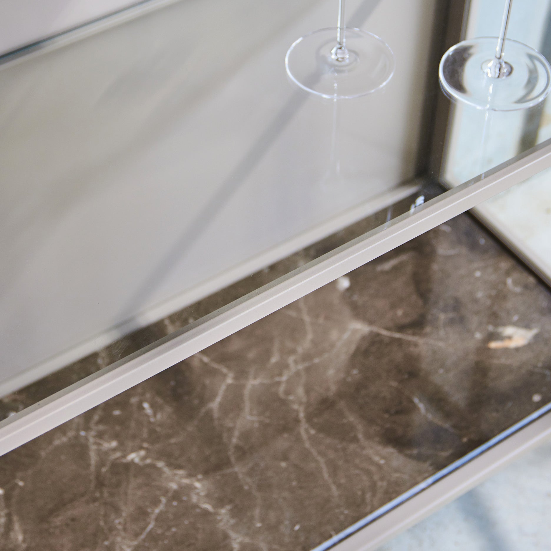 Mason II vitrineskab - lysebrun metal