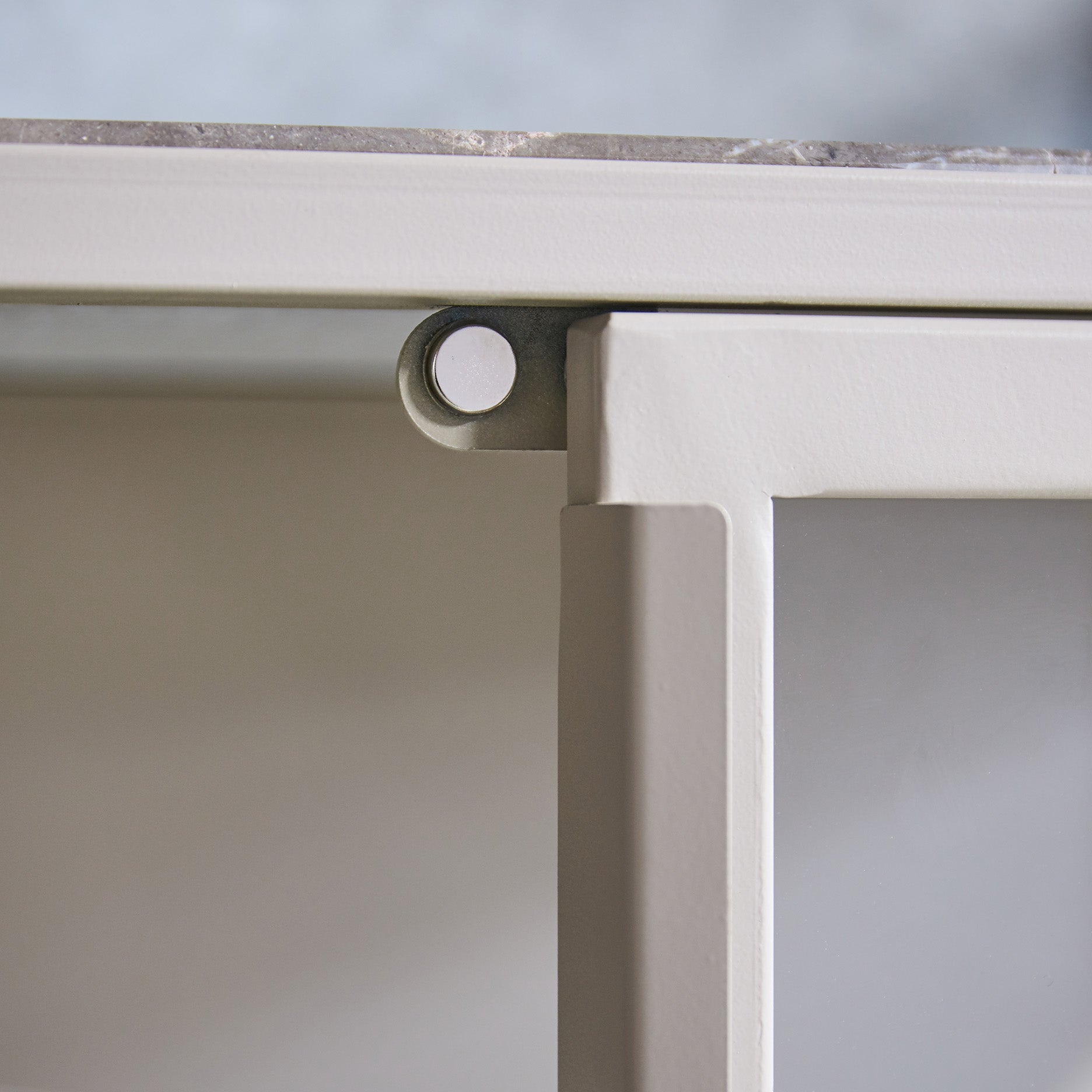 Mason II vitrineskab - lysebrun metal