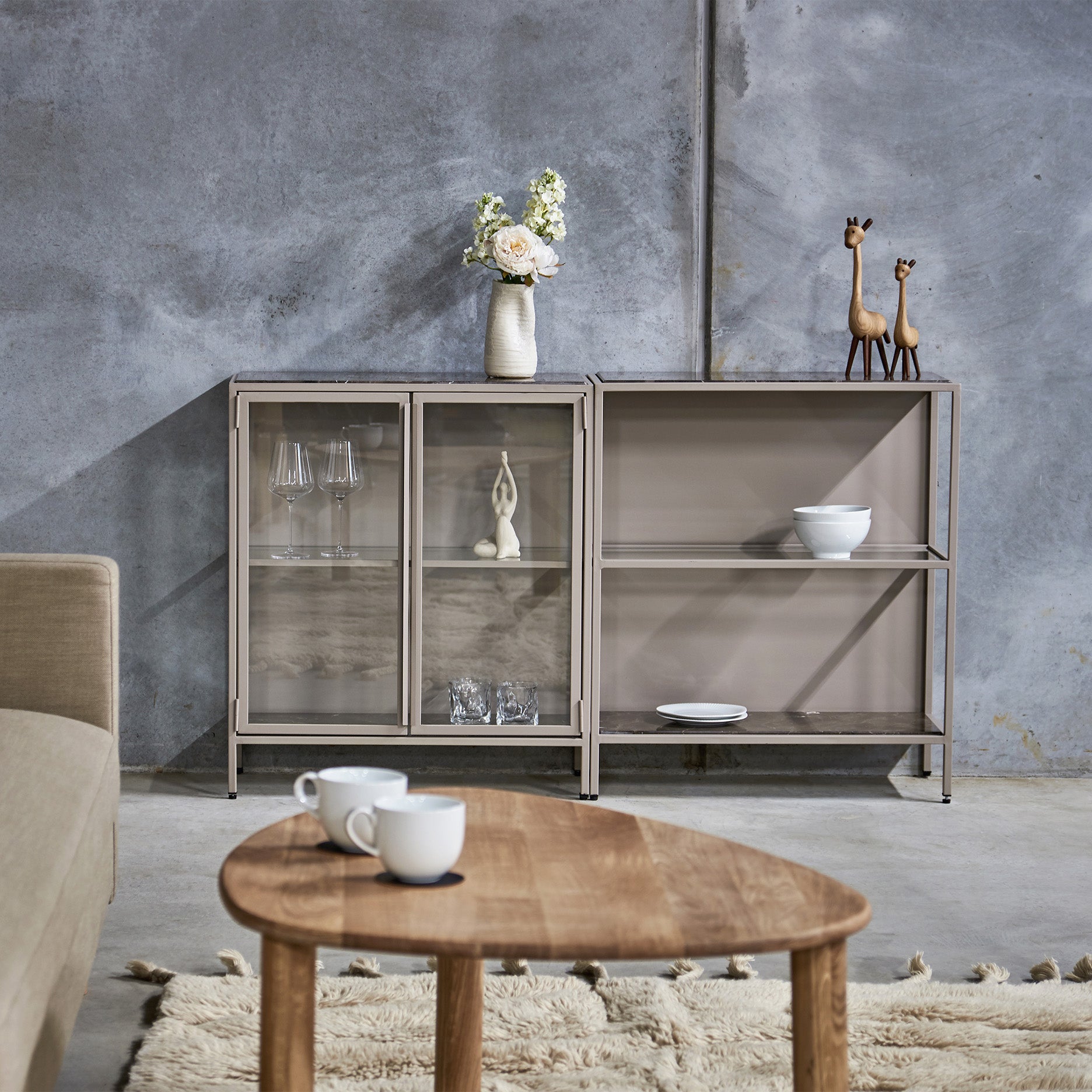 Mason II vitrineskab - lysebrun metal