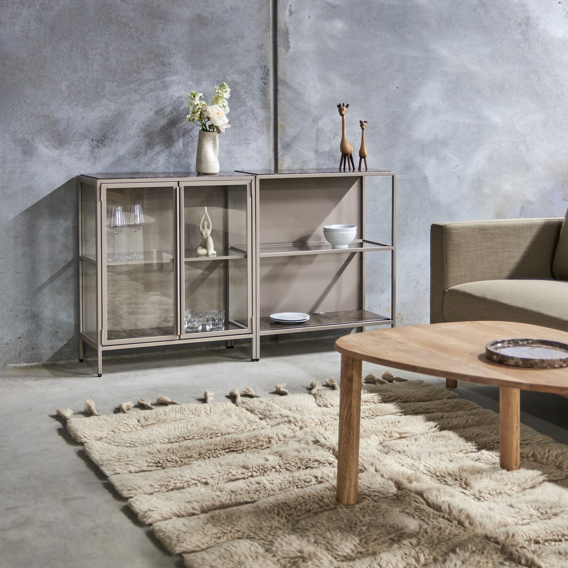 Mason II vitrineskab - lysebrun metal