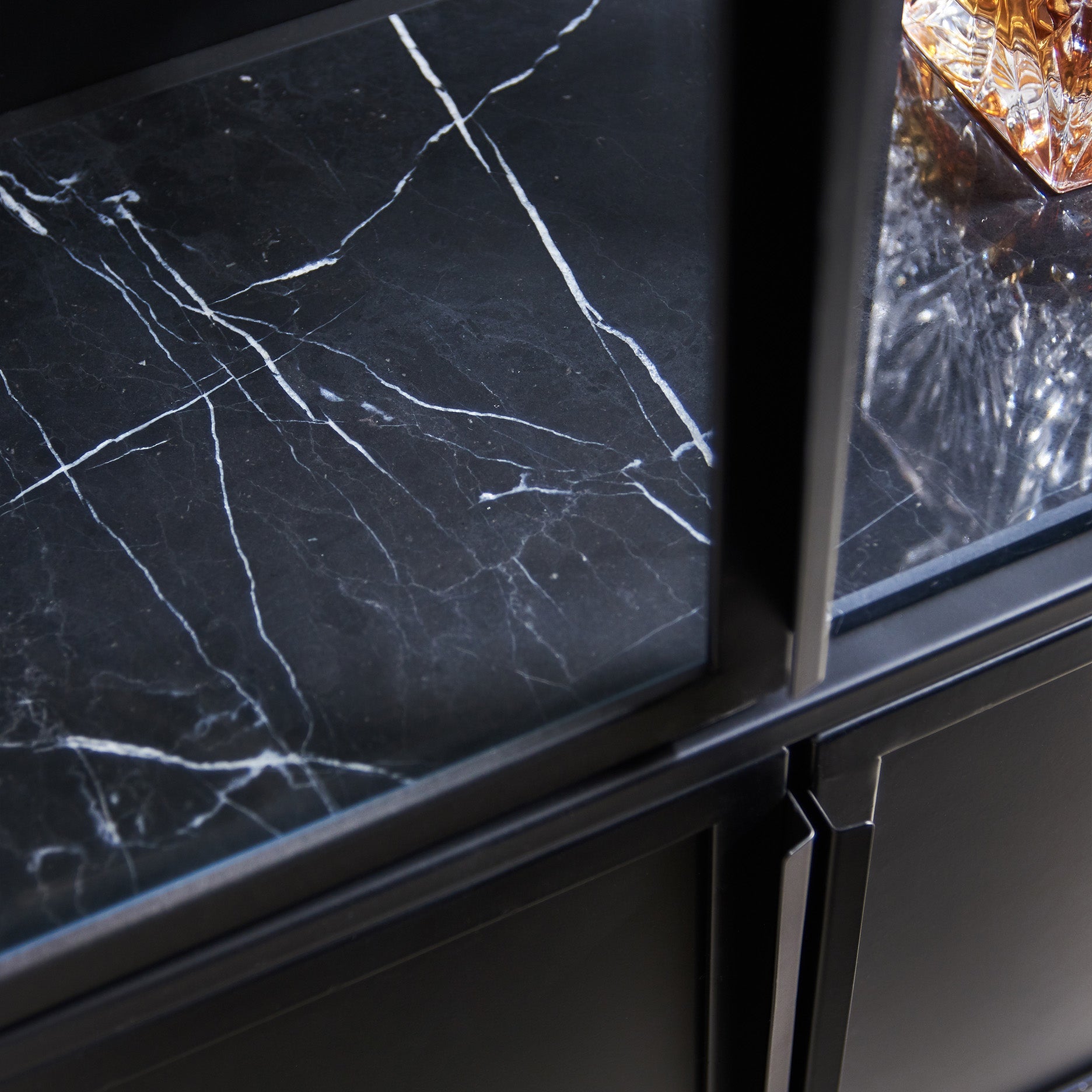 Mason II vitrineskab H185