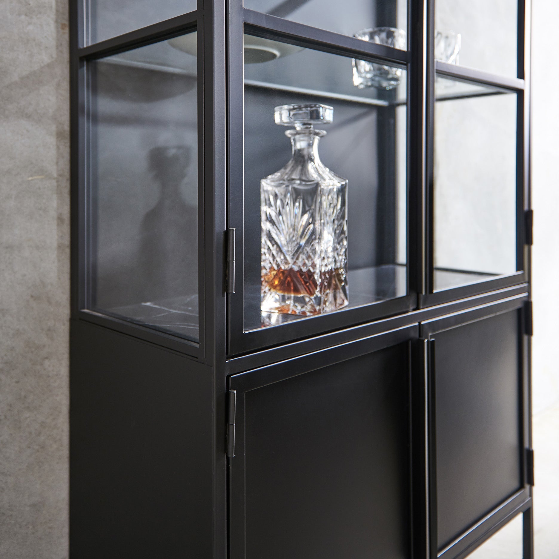 Mason II vitrineskab H185