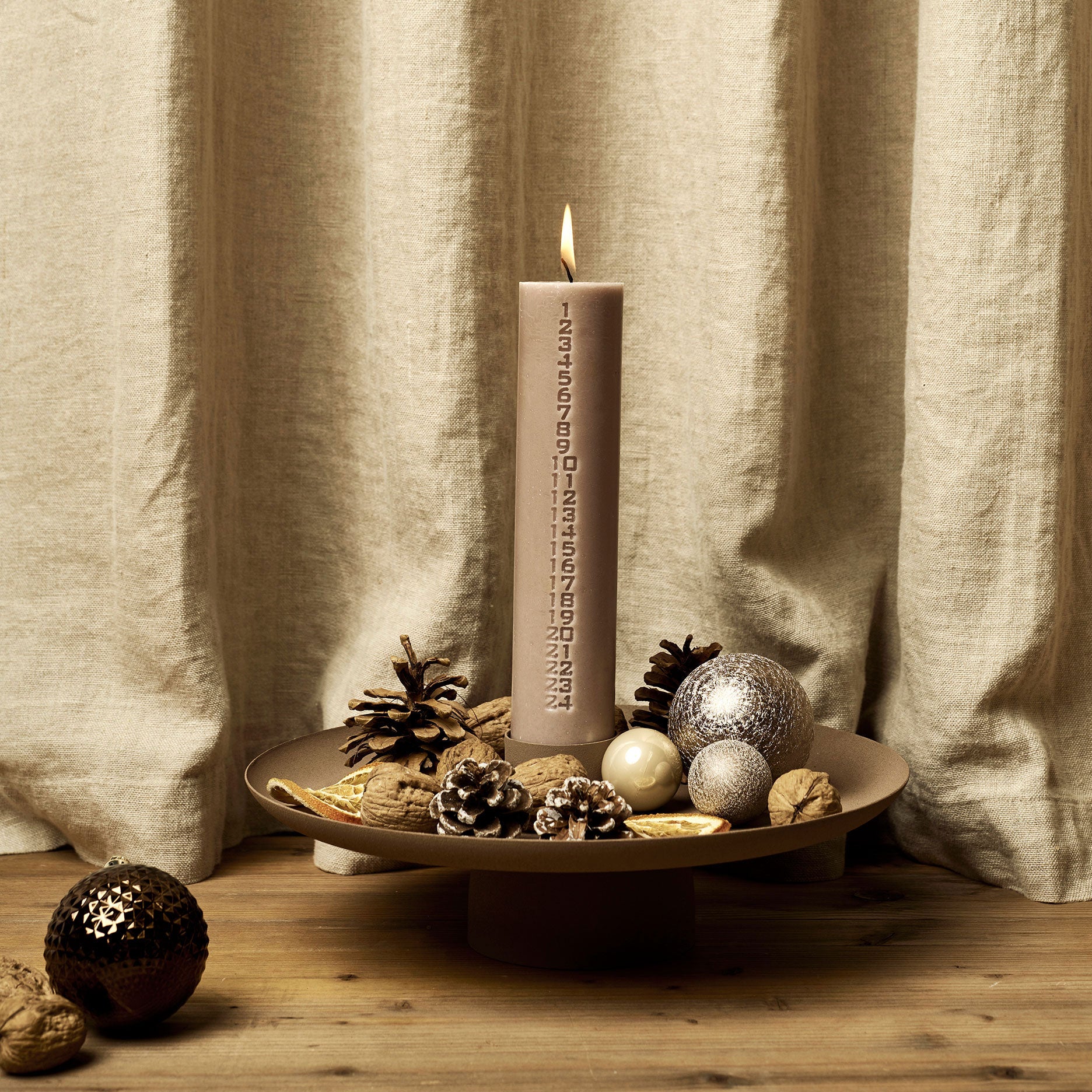 Matthæus bakke Ø30 cm med lysholder