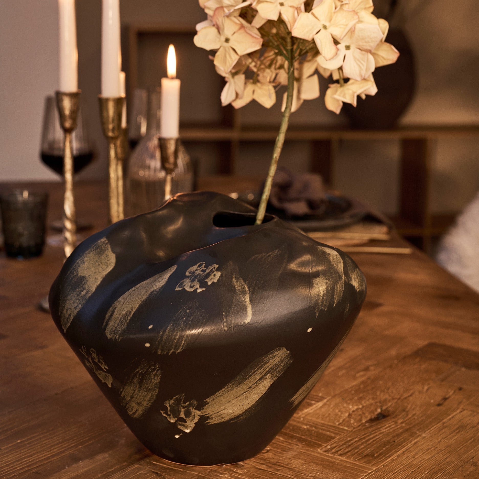 Sculpted bred vase Ø27 cm