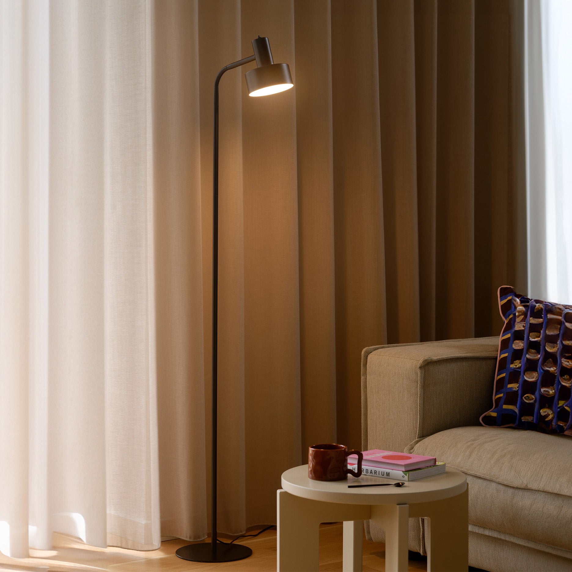 Matis gulvlampe sort