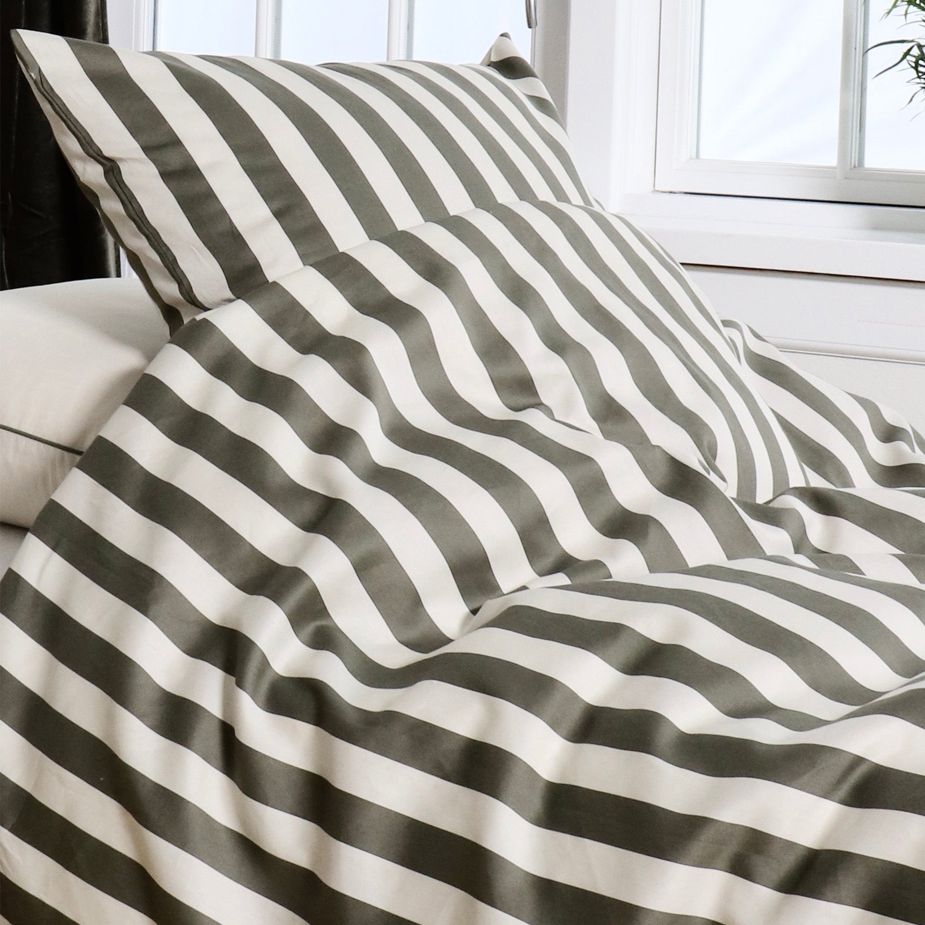 Blok strib sengetøj 140x220 cm oliven/sand