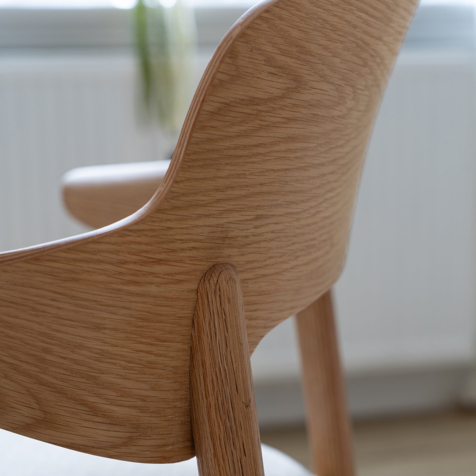 Curvy spisebordsstol