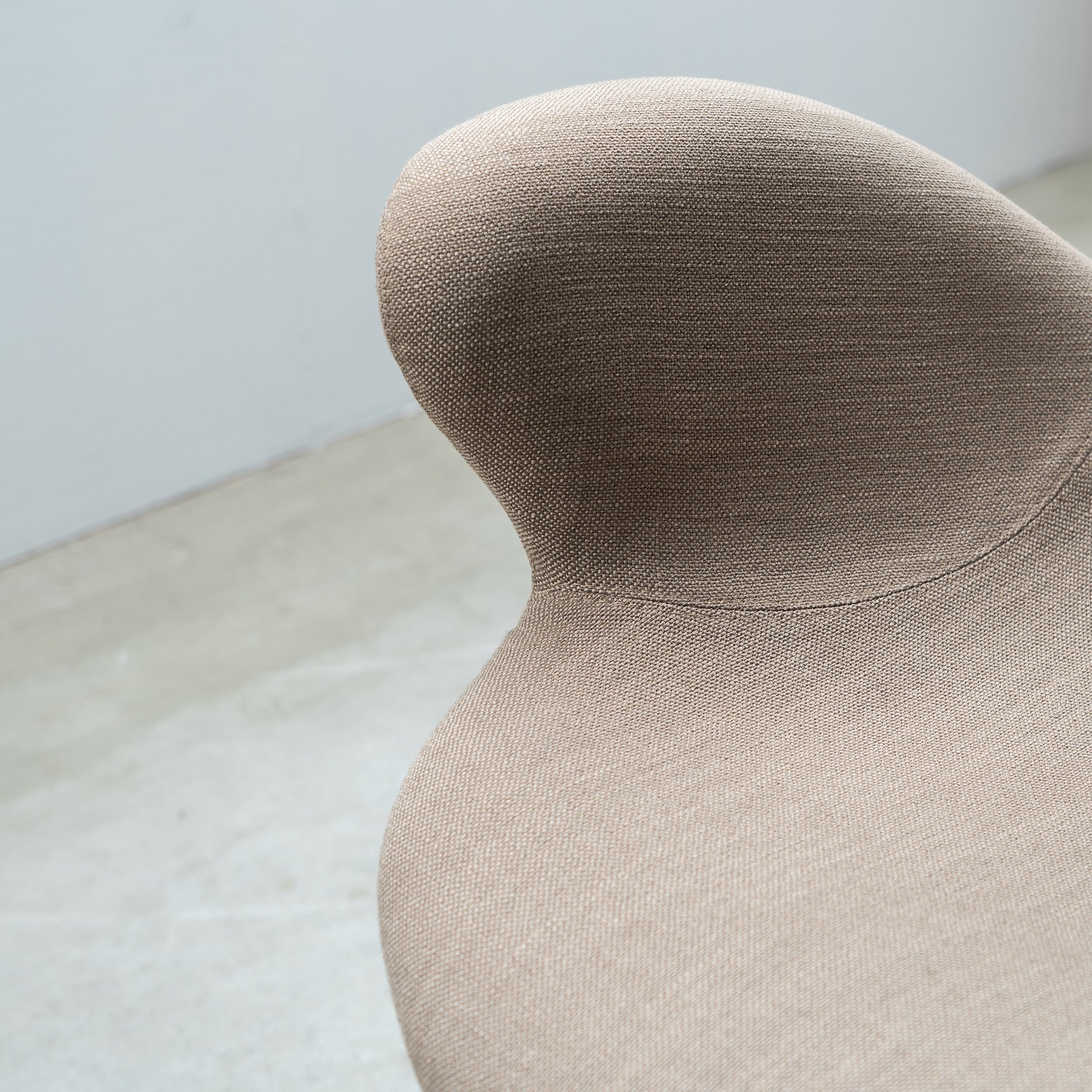 Victor loungestol stof  m. chromedrejesokkel