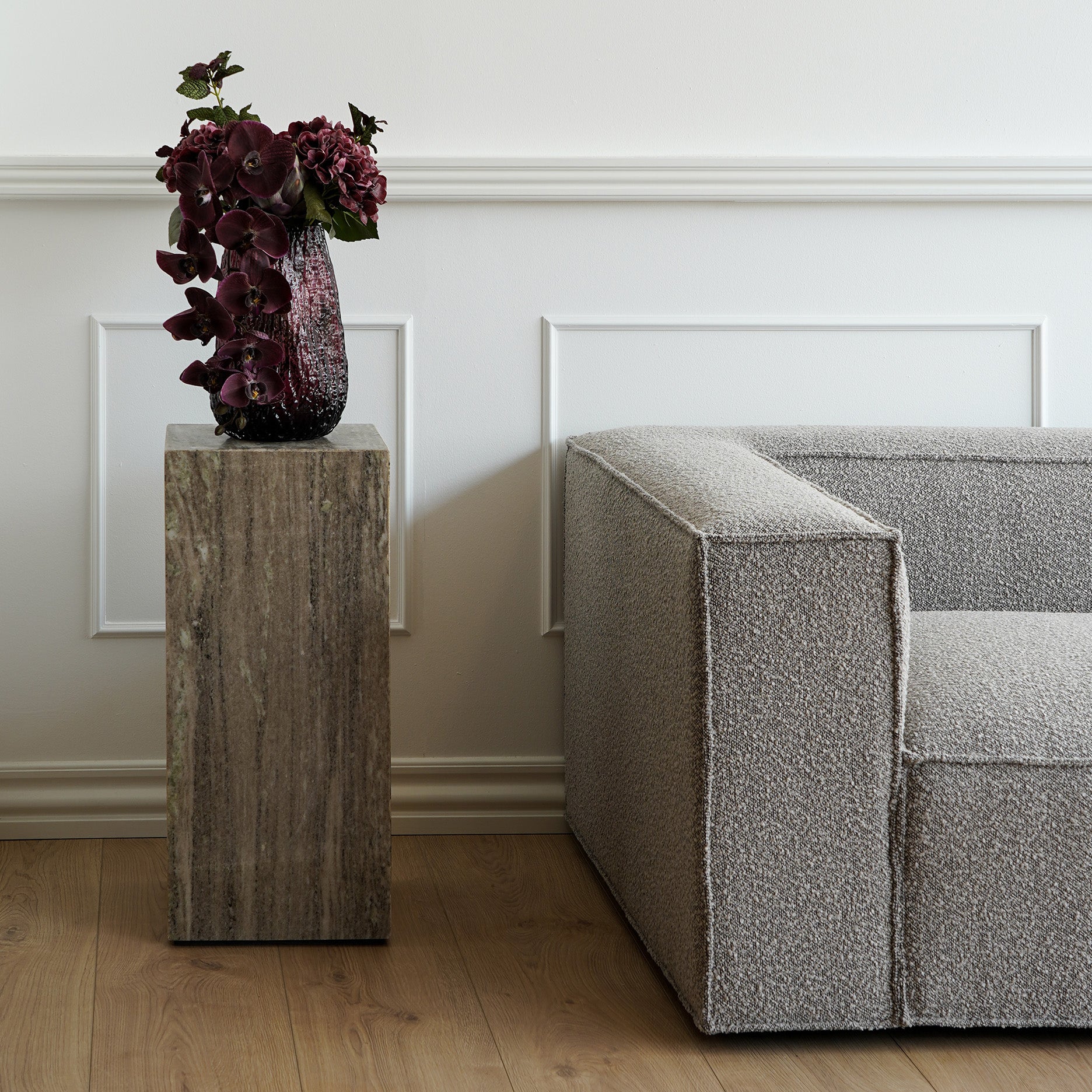 Beige marmor podium H65 cm