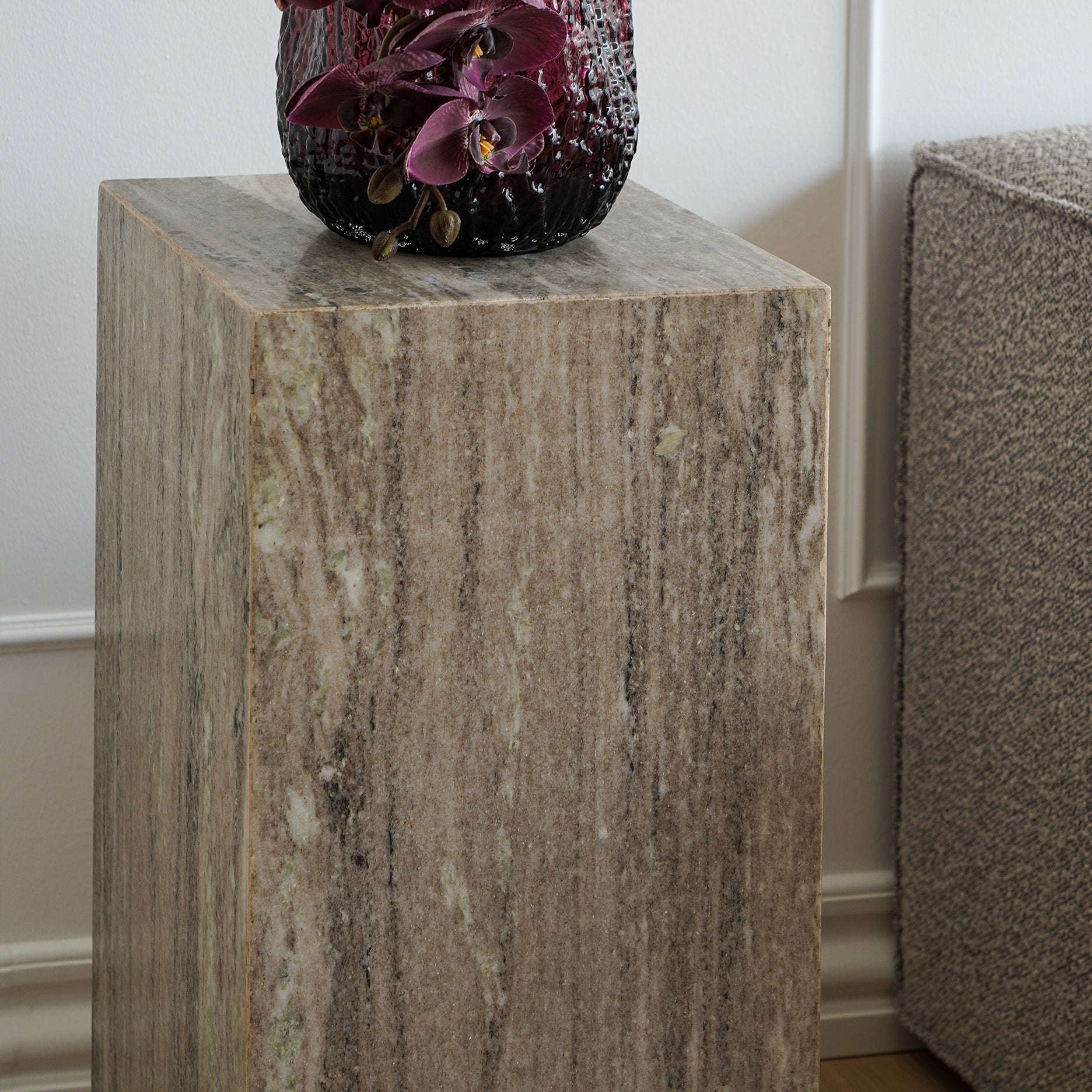 Beige marmor podium H65 cm
