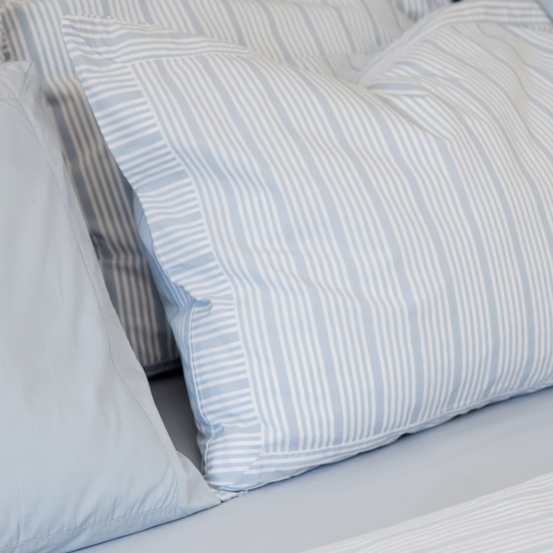 Pudebetræk 63x60 cm støvet blå striber